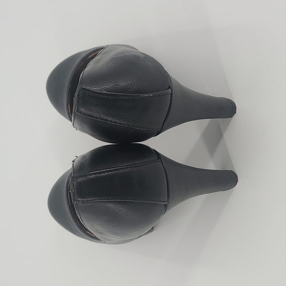 Unlisted by Kenneth Cole Black Heels - Picture 4 of 12